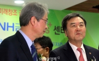 [포토]대화 나누는 신제윤-임종룡