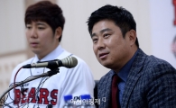 [포토]김태형 감독, '장원준 입단으로 든든합니다'