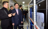 [포토]최경환 경제부총리, 신성장 산업현장 방문
