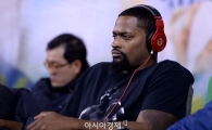 [포토]여자농구 관람하는 LG 메시