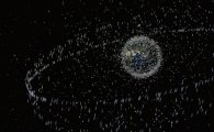 [과학을 읽다]우주 펜스…50만개 파편 막는다