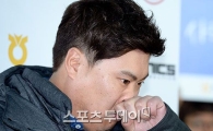 어깨 아픈 류현진, 4월 선발 힘들 듯