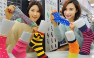 [포토]"다양한 컬러 양말로 멋내세요"