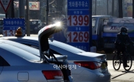 [포토]서울 도심에 나타난 1300원대 주유소