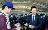[포토]이승엽, '사인도 친절하게'