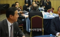 [포토]이야기 나누는 허창수·김윤 회장