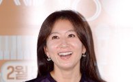 '쎄시봉' 김희애 "한효주 빛나는 미모, 2인1역 걱정했다"