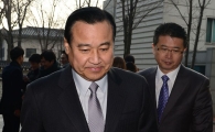 [포토]집무실로 향하는 이완구 후보자 