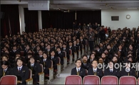 [포토]서울여상 찾아간 신제윤 금융위원장