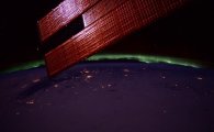 [스페이스]오묘한 오로라…파랑과 초록의 지구