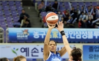 커리 '17득점'…삼성, 하나외환 잡고 3연패 탈출