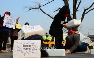 [포토]땜질식 보육정책에 쓰러진 엄마 