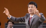 [포토]작전 지시하는 동부 김영만 감독