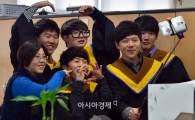 [포토]'선생님 보고싶을 꺼에요~'