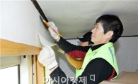 광양제철소, 지역민 위한 도배봉사로 행복나눔 전해 