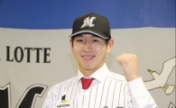 '지바롯데' 이대은, 강렬했던 日데뷔전…"첫 승리 가족들과"