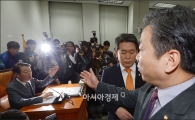 [포토]한석교, "퇴장하던지, 자리에 착석 하던지"