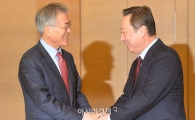 [포토]문재인 대표-박용만 회장 '반갑습니다' 