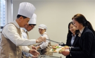 신한생명, 직원 설 떡국 배식 행사