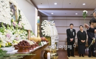 [포토]故박영옥 여사 조문하는 우윤근 새정치민주연합 원내대표 