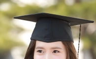 소녀시대 윤아, 6년 만에 동국대 졸업 '학사모 쓴 여신'