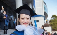 문지애, 대학원 졸업 석사모 인증샷…동안 미모에 '눈길'  