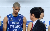 [포토]신치용 감독, '레오, 수고했어'