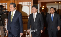 [포토]고위 당정청 회의 참석하는 새누리당 지도부
