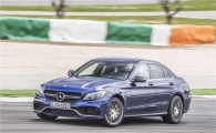 [시승기]원하는 방향으로 차가 휘어감긴다…AMG C 63 타보니