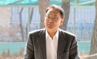 [포토]출근하는 국토교통부 유일호 장관 후보