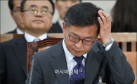 [포토]홍용표 후보자, '골치 아프네'