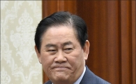 [포토]굳은 표정에 최경환 부총리