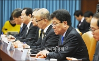 [포토]심각한 경제관련 장관들