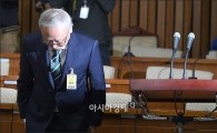 [포토]고개숙인 이병호 후보자