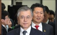 [포토]회의 참석하는 문재인 대표