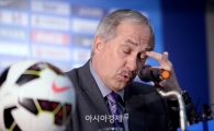 [포토]슈틸리케, '대표팀 선발에 고심 많았어요'