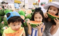 [포토]이마트 "달콤한 봄 수박 맛보세요"