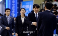 [포토]위성우 감독, '서 감독님, 오늘은 제가 졌습니다'