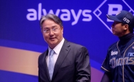 [포토]입장하는 NC 김경문 감독