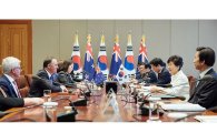 朴 "TPP 동향 주목…참여결정 땐 뉴질랜드와 협력 희망"