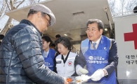 대구은행, 달성공원 '사랑의 급식' 봉사활동