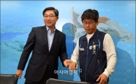 [포토]민주노총 찾아간 이기권 장관