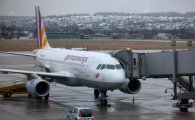 독일 여객기 의도적 추락…해외 항공사 “조종실 무조건 2명 두겠다”