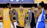 [포토]당황한 이승기, '왜 공을 안 잡지?'