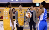 [포토]민망한 이승기, '하는 척만이라도 해줘요~'
