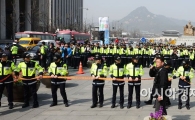 [포토]경찰에 둘러싸인 광화문광장 