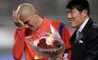 차두리 은퇴, 아버지 꽃다발 받고 '폭풍 눈물'…"행복한 선수였다"