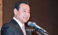 이완구, 日 외교청서 관련 "아베, 손바닥으로 과거 가릴 수 있겠나" 비판