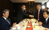 [포토]오찬회동 갖는 청와대·새정치연합