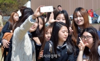 [포토]'교복 입고 미소'
